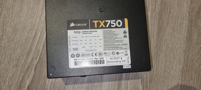 Fuente Corsair TX750