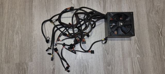 Fuente Corsair TX750