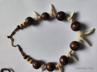 Gargantilla y collar .