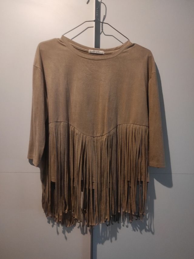 Camiseta Bershka talla M. Con flecos