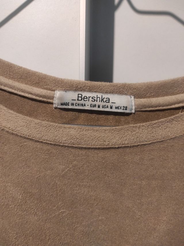 Camiseta Bershka talla M. Con flecos