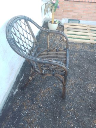 Sillón de caña de bambú y cuerda de pita.