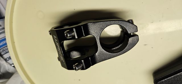 Pipa Wake attacco manubrio nero