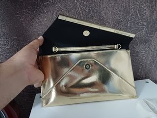 Cartera de mano Guess