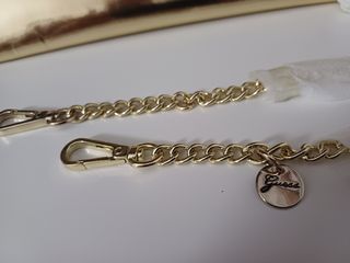 Cartera de mano Guess