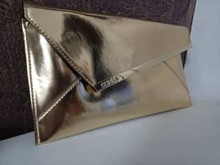 Cartera de mano Guess