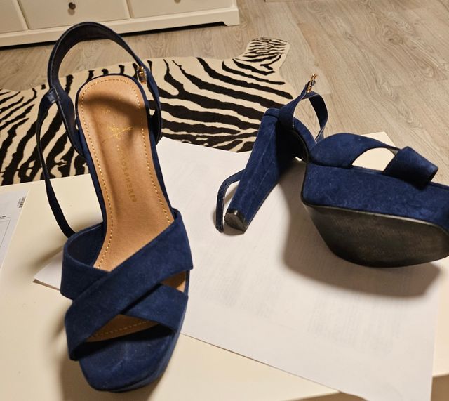 Chollo. Preciosas Sandalias y NUEVAS