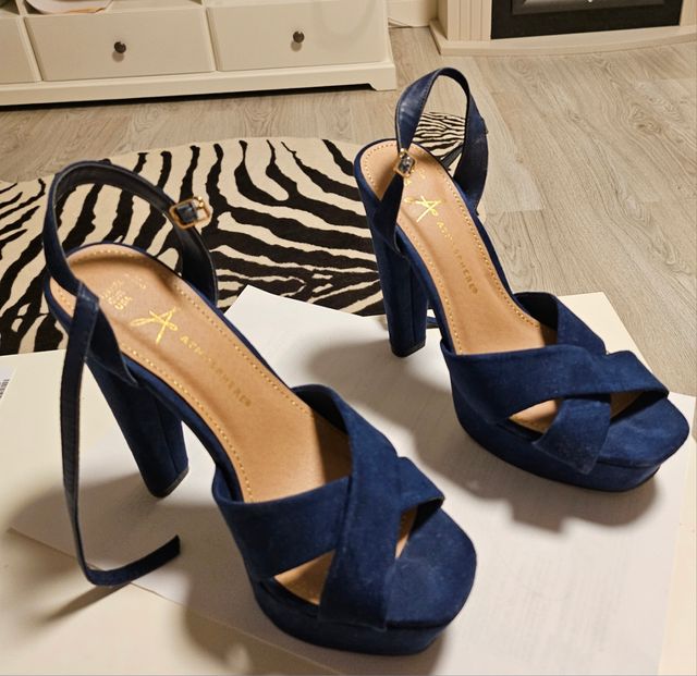 Chollo. Preciosas Sandalias y NUEVAS