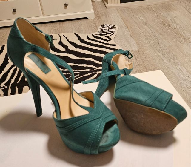 Chollo. Preciosas Sandalias de tacon