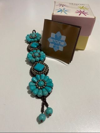Bracciale con pietre lavorato a mano