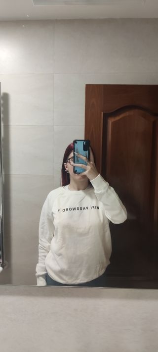 Sudadera "WiFi password?" Bershka blanca