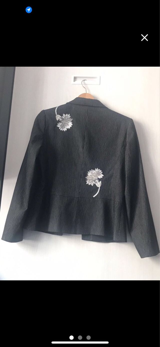 Americana preciosa con bordados espalda