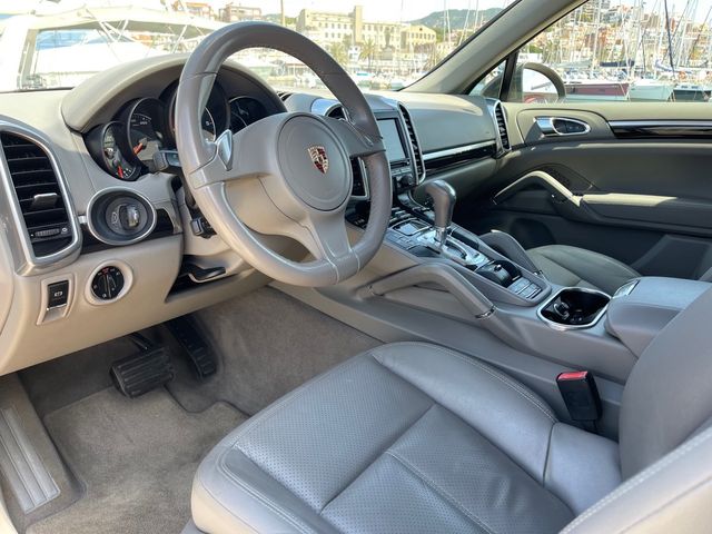 Porsche Cayenne 3.0 diesel, nacional, libro