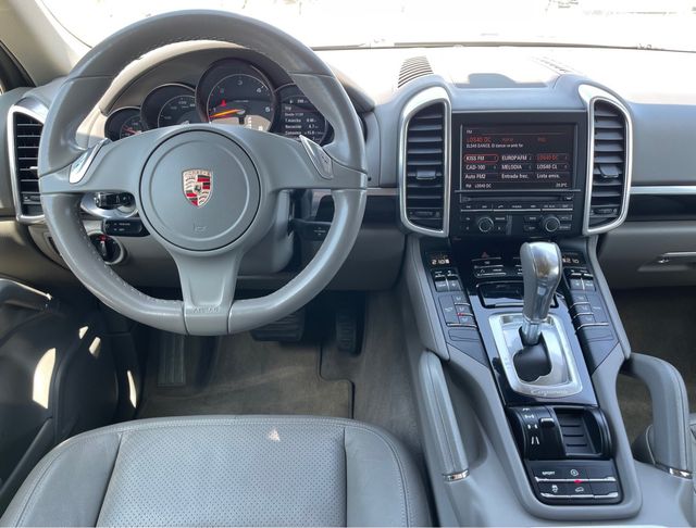 Porsche Cayenne 3.0 diesel, nacional, libro