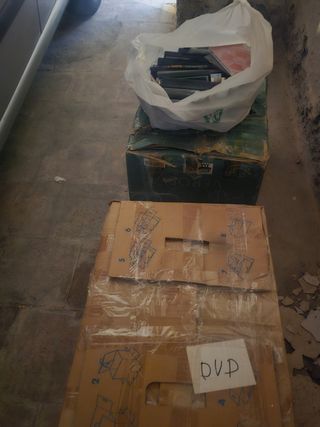 4 mobili per DVD, più circa 600 film,