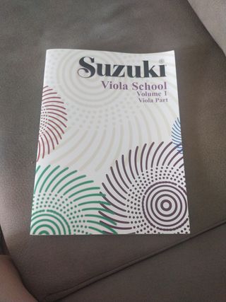 Libro viola método Suzuki Volumen 1. 