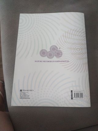 Libro viola método Suzuki Volumen 1. 
