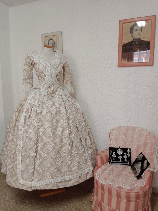 CHOLLO, traje de fallera COMPLETO