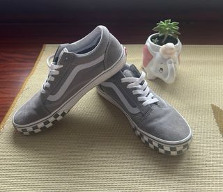 Vans grises