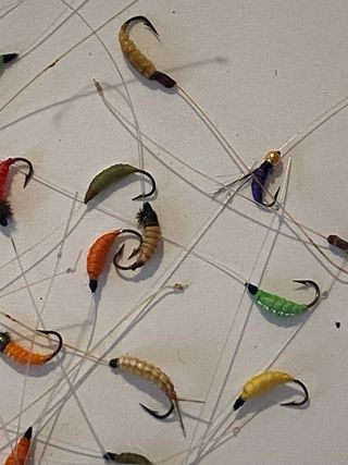 N.30 larve artificiali per pesca a mosca