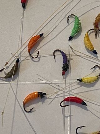 N.30 larve artificiali per pesca a mosca