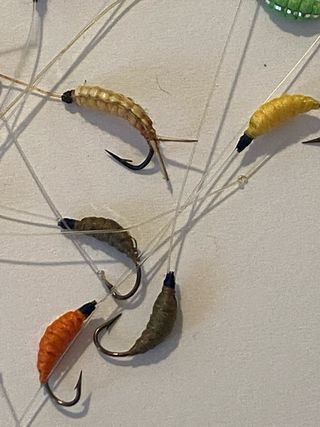 N.30 larve artificiali per pesca a mosca