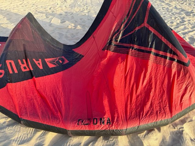 Aquilone da kitesurf Airush DNA 12 metri