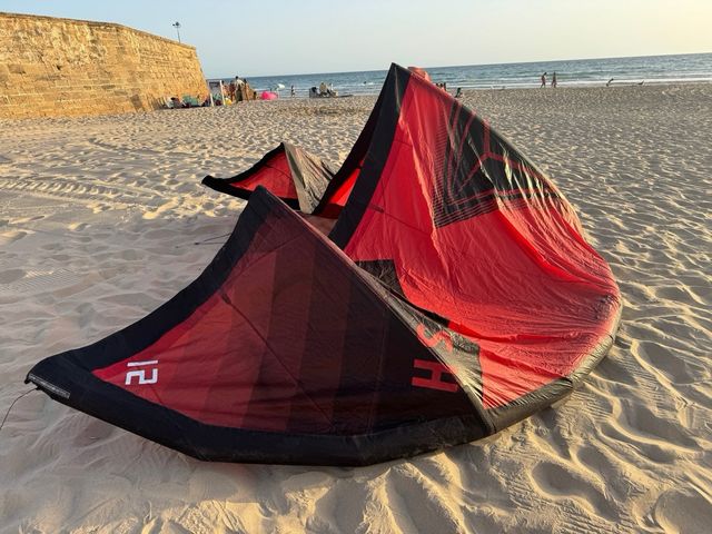 Aquilone da kitesurf Airush DNA 12 metri