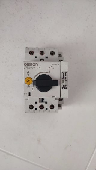 Interruttore Omron J7M AM 2.5 protezione motore