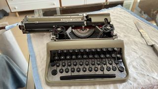 Maquina de escribir antigua