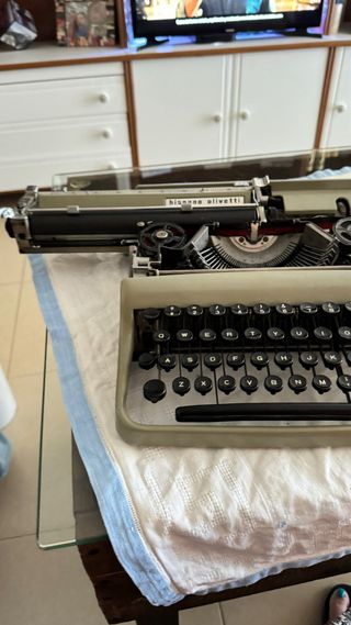 Maquina de escribir antigua