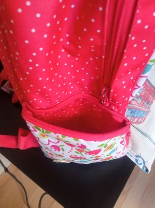 Mochila escolar de niña