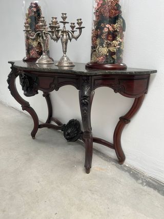 Elegante consola isabelina en madera de palo santo