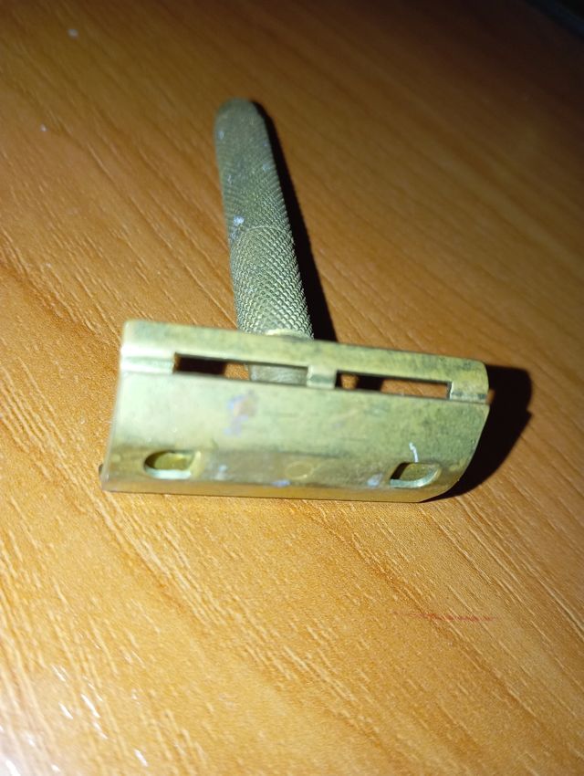 Cuchilla afeitar antigua