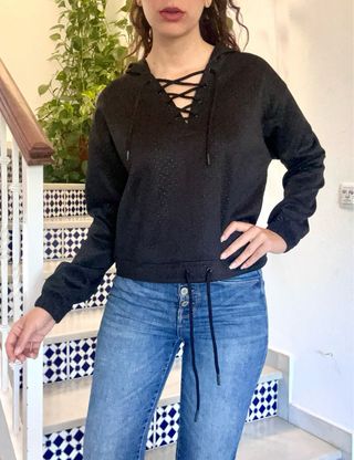 Sudadera negra BERSHKA