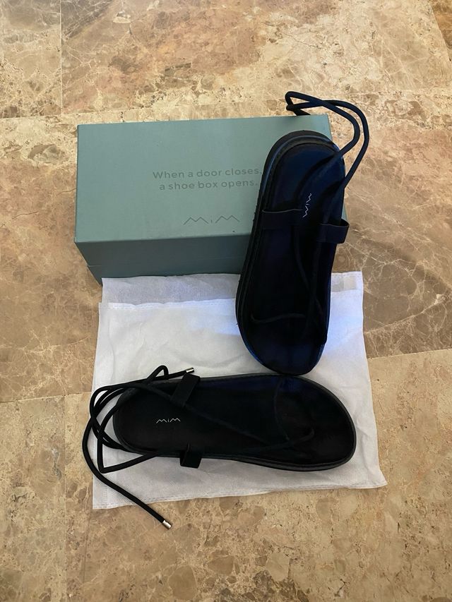 Sandalias negras. Marca MIM