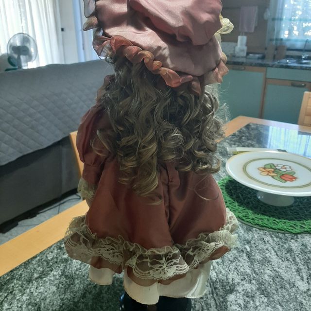 Bambola fine porcellana