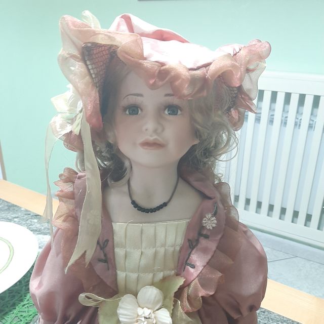 Bambola fine porcellana