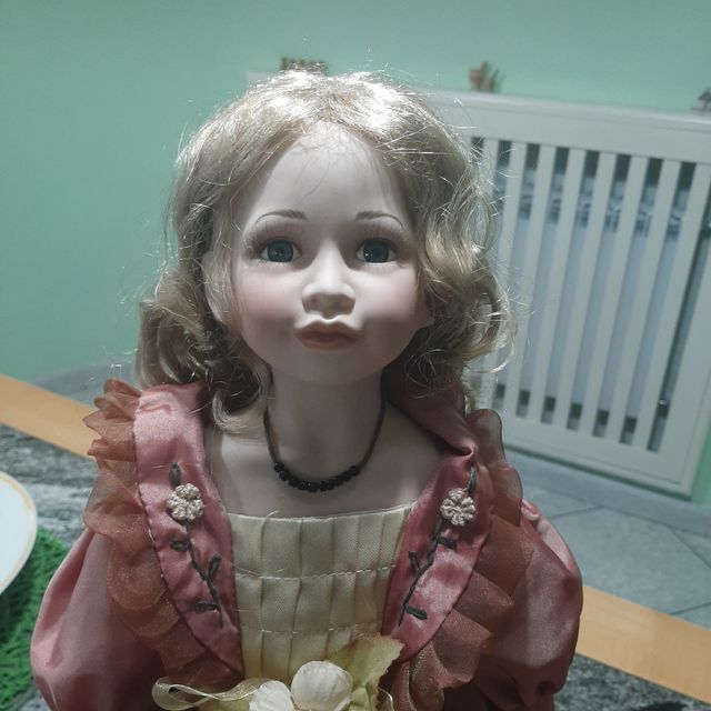 Bambola fine porcellana