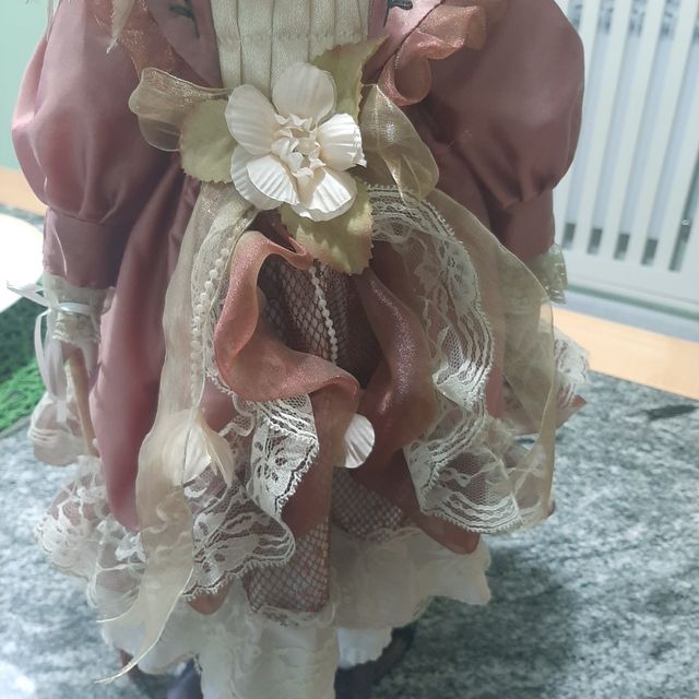 Bambola fine porcellana