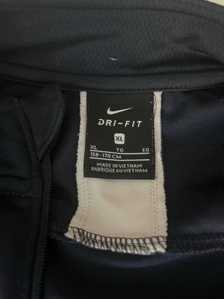 Chaqyeta Nike adolescente 