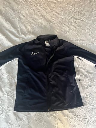Chaqyeta Nike adolescente 