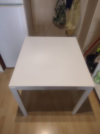 Mesa Ikea extensible blanca