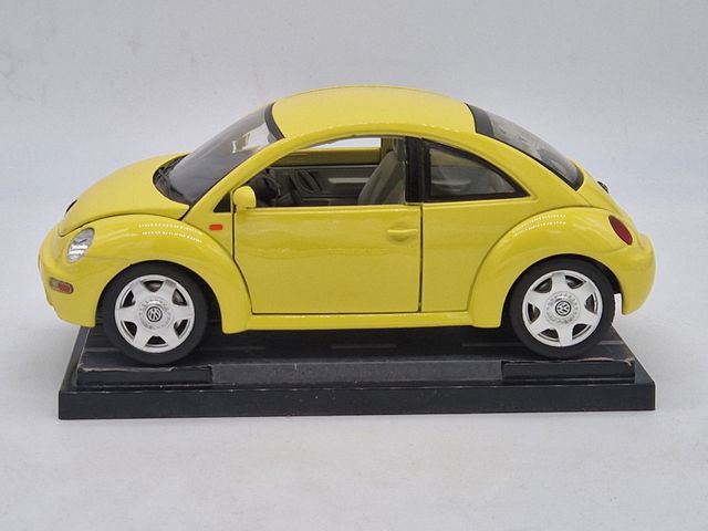 VOLKSWAGEN New Beetle - Burago - Scala 1/18