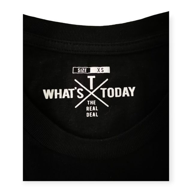 T-shirt nera da donna