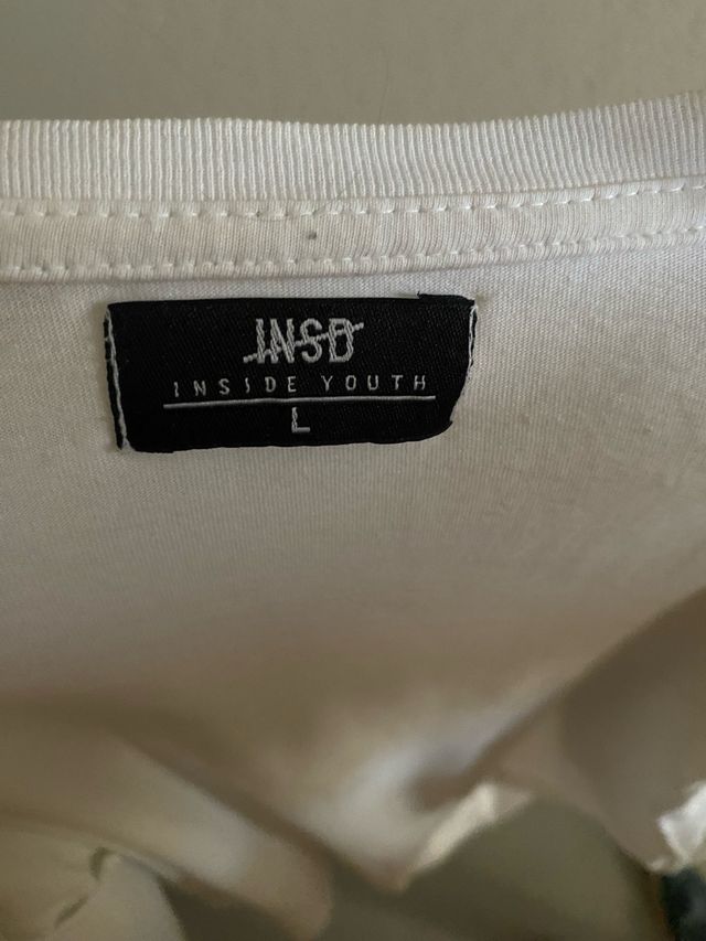 Camiseta con estampado de hojas