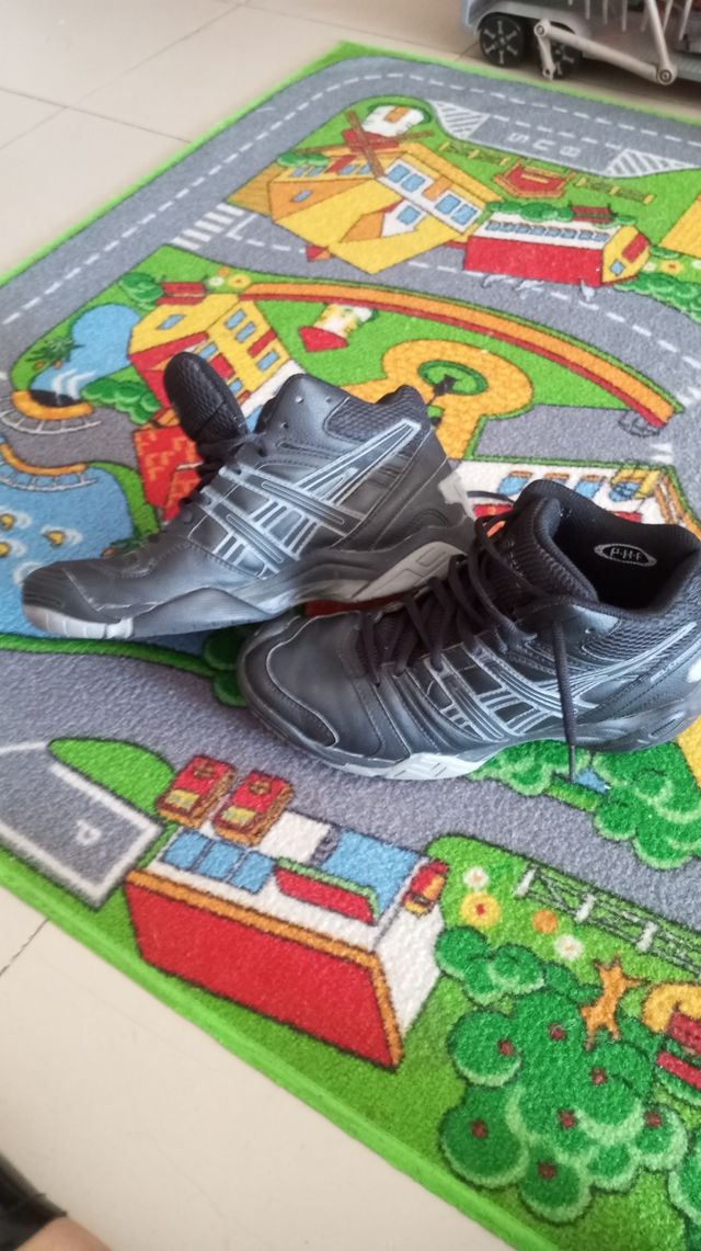 Botines deportivos asics