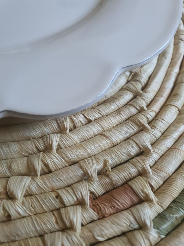 Plato pétalos blanco