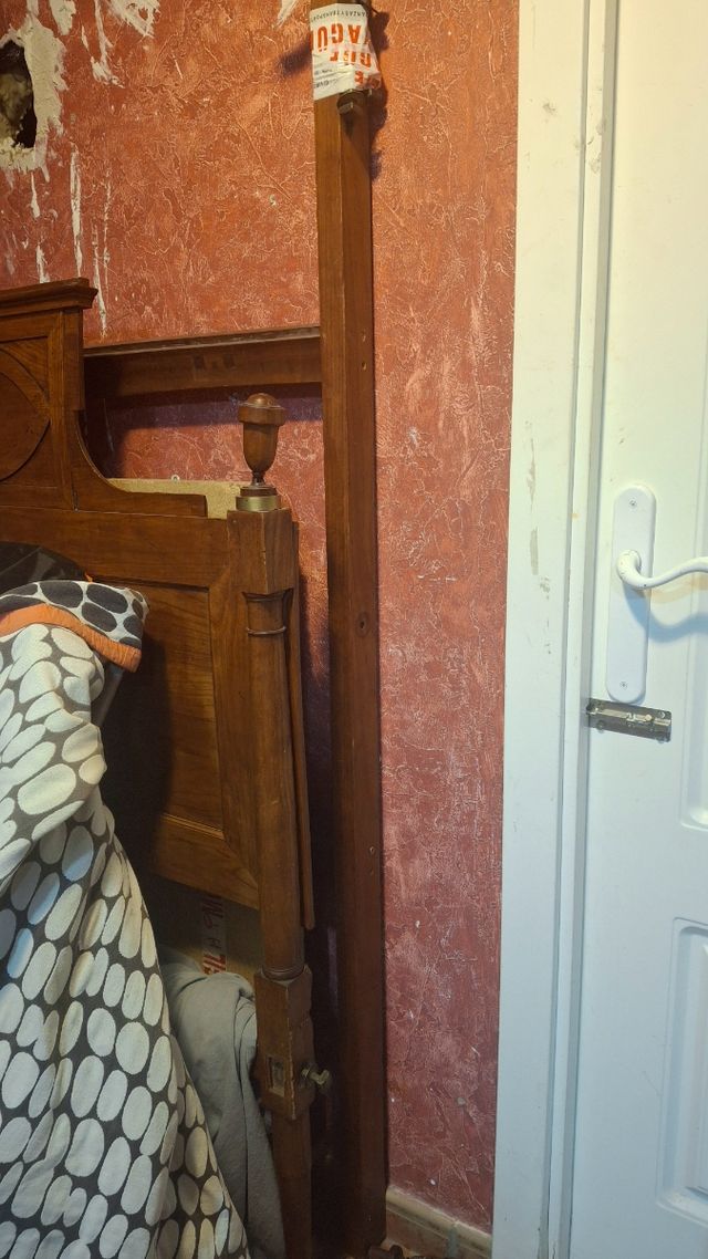 REGALO .urge  una cama antigua  .preciosa