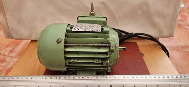 Motor eléctrico 220